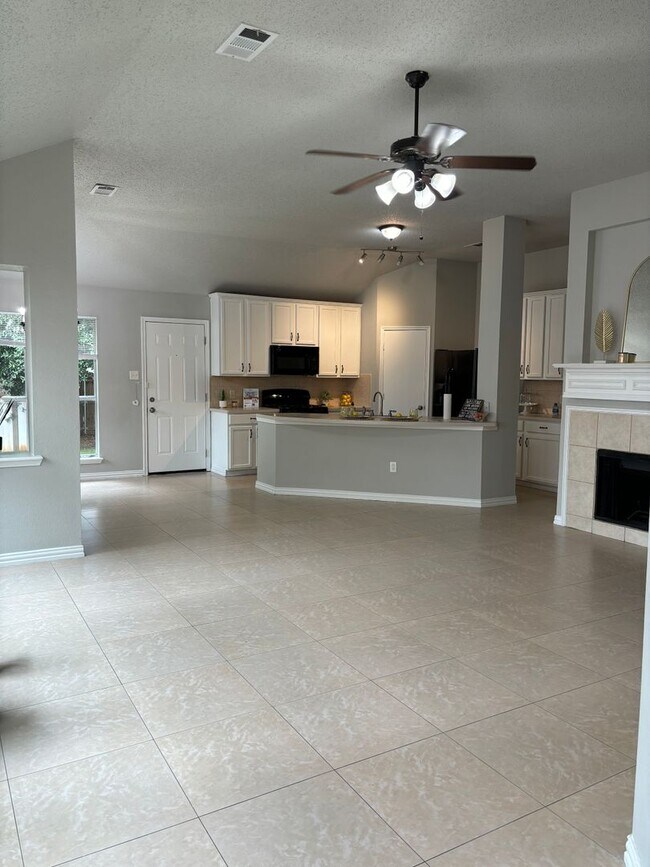 Foto del edificio - 10900 Fawn Valley Dr