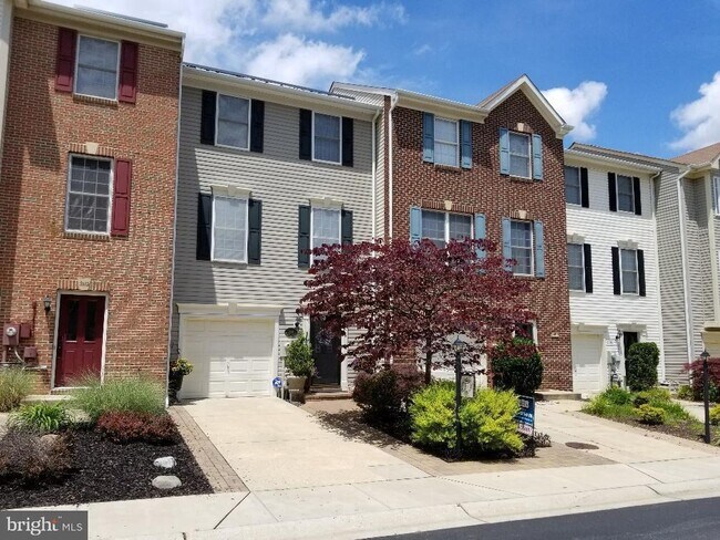 Building Photo - 2110 Millhaven Dr