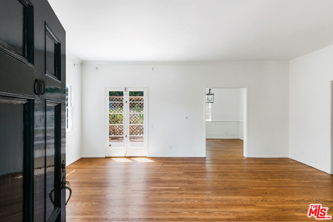 Building Photo - 109 S Harper Ave