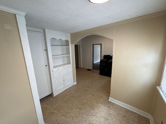 Foto del edificio - 2 Bedroom 1 Bath House $795! Central Air &...