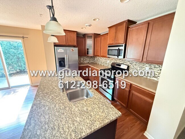 Foto del edificio - End Unit Townhouse Available Now, Loft Area, Large Primary Suite, Private Side Patio