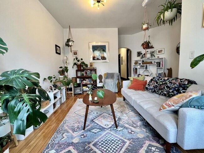 Foto del edificio - 837 W 33rd St