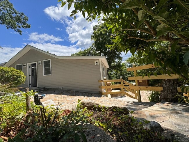 Building Photo - 22 Hemlock Trail