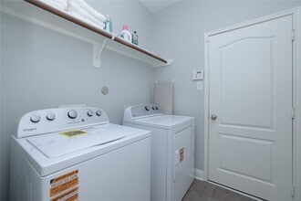 Building Photo - 19 Canterborough Pl