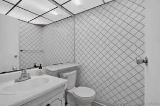 Building Photo - 654 Saxony N
