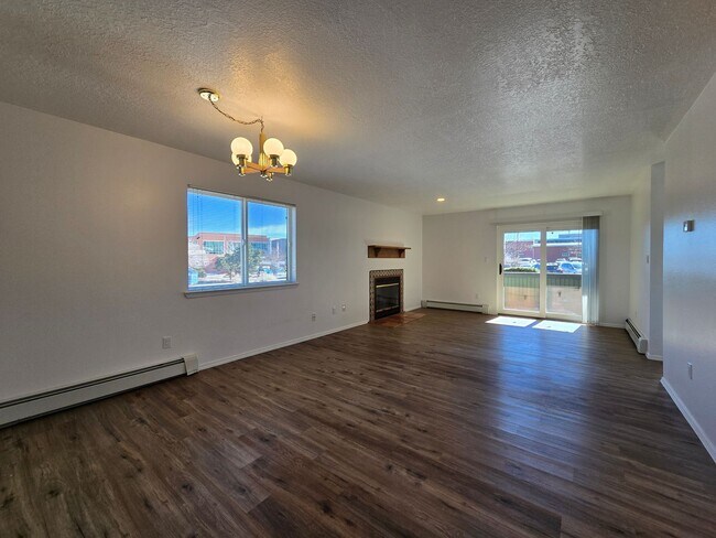 Building Photo - 1300 Iris St