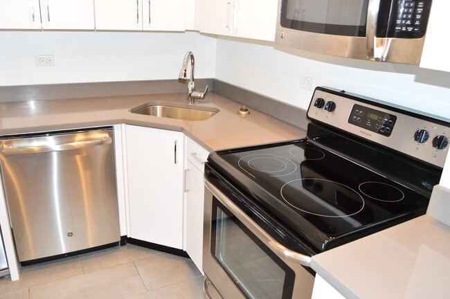 Building Photo - 219 E 69th St