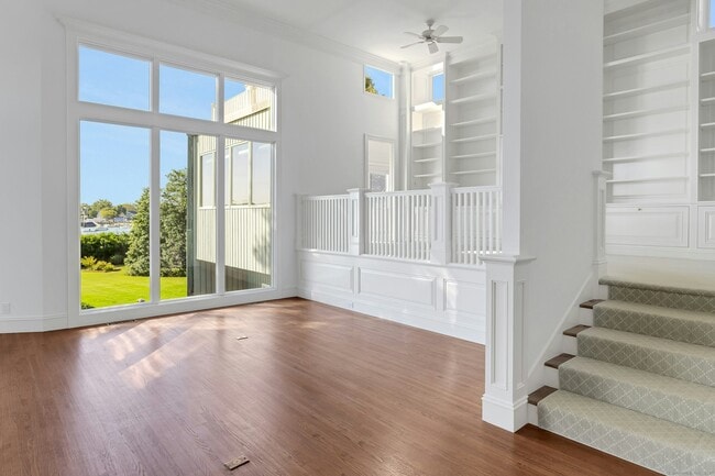 Foto del edificio - 155 Pear Tree Point Rd