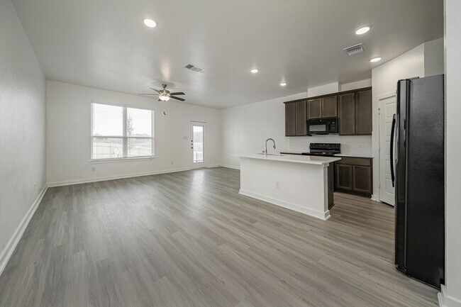 Building Photo - 8468 Adelaide Dr