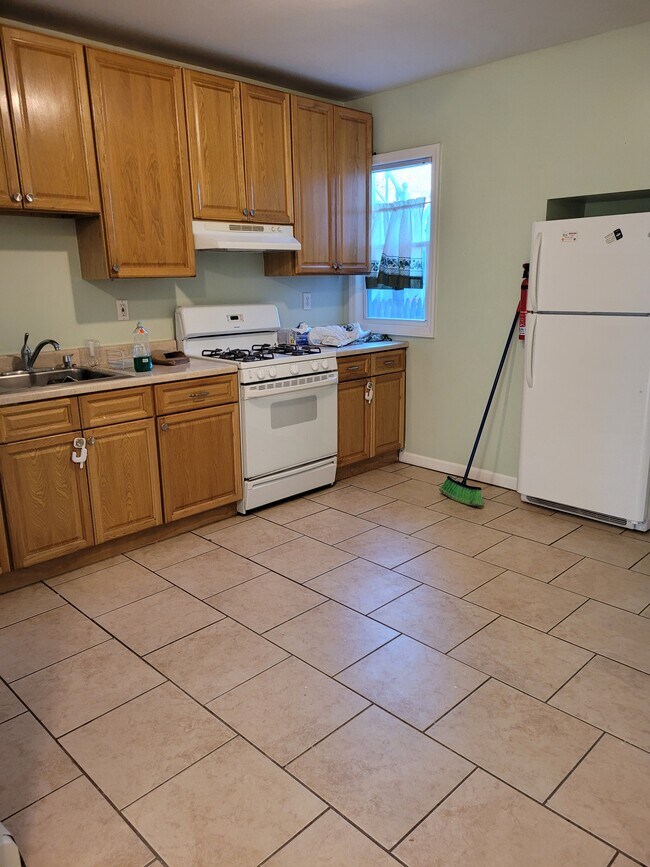 kitchen - 269 E 23rd St