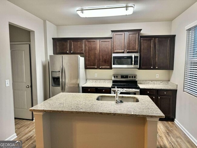 Building Photo - 215 Turner Ln