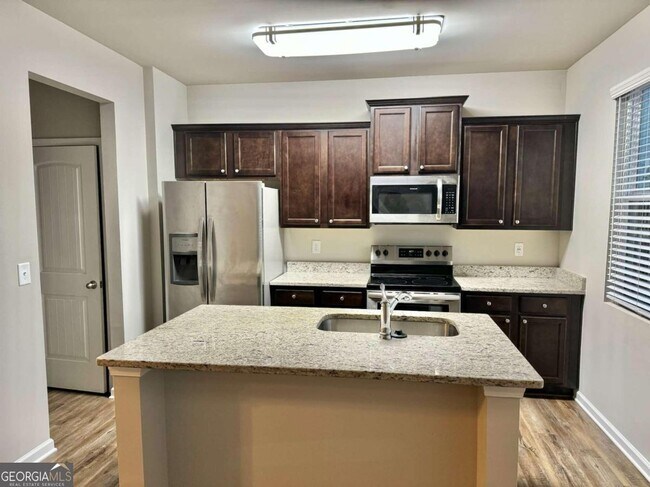 Foto del edificio - 215 Turner Ln