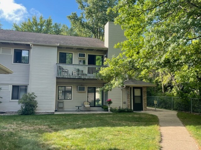 Building Photo - 480 Larpenteur Ave E