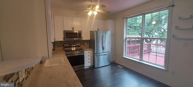 Building Photo - 7140 Ladd Cir