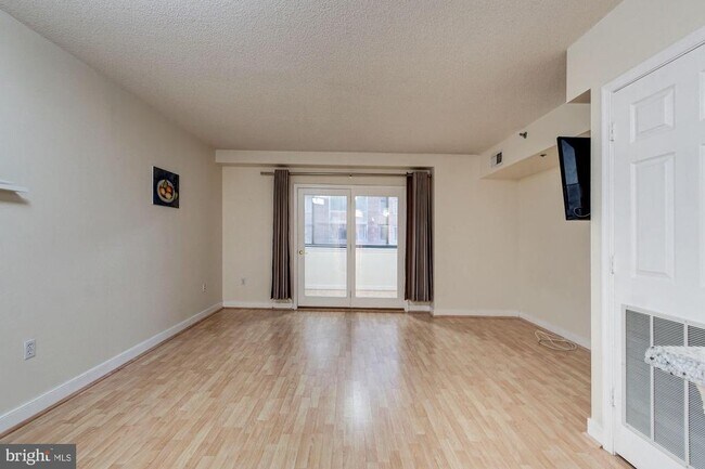 Foto del edificio - 1050 N Taylor St