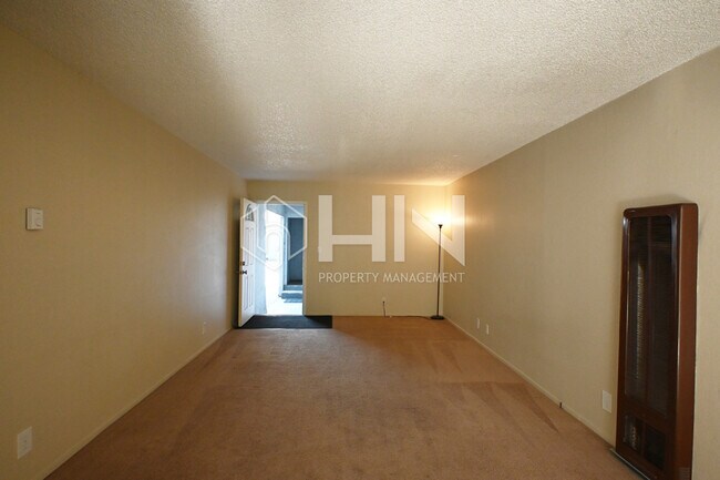 Building Photo - 646 Azara Pl