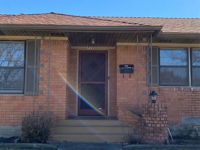 Foto del edificio - 900 Haggard St