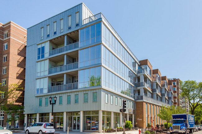 Building Photo - 525 Kedzie St