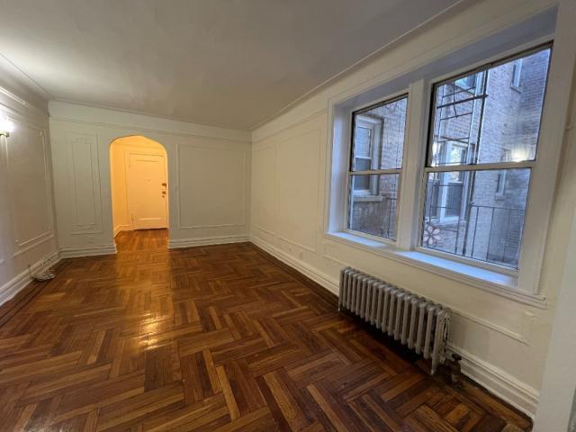 Foto principal - 1 bedroom in SUNNYSIDE NY 11104