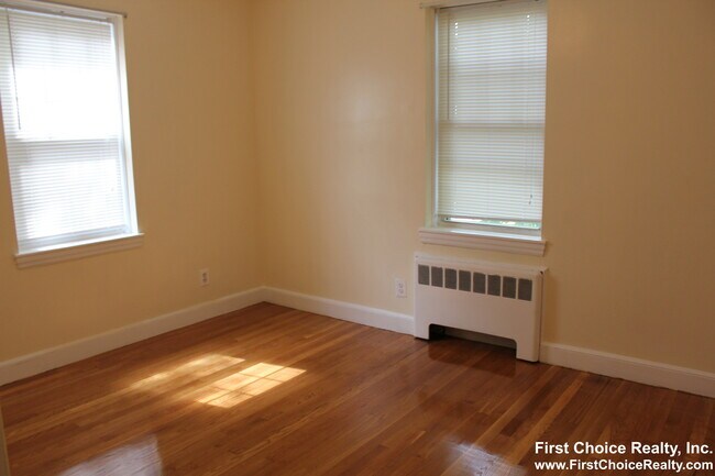 Building Photo - 865 Boylston St