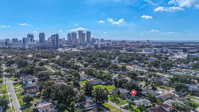 Foto del edificio - 1324 W Nassau St