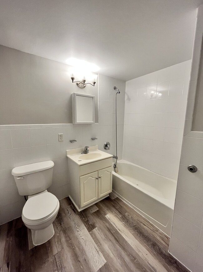 22-34 W 25th St 1N - 15 W 25th St
