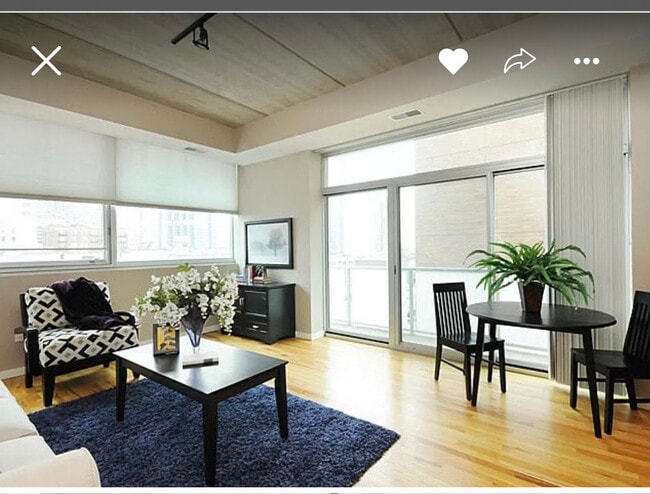 Building Photo - 630 N Franklin St