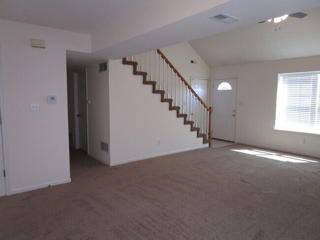 Foto del edificio - 5001-5003 Betty Jean Way