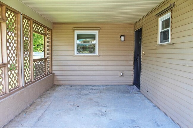 Foto del edificio - 608 Lark Dr