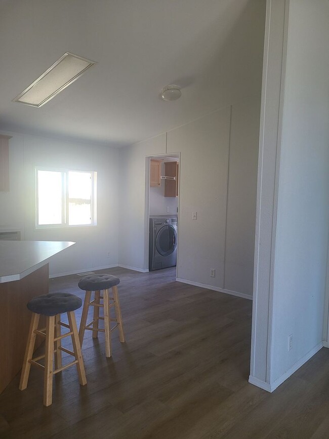 Building Photo - For Rent: 3 Bed / 2 Bath Home Near Roche H...