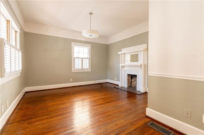 Building Photo - 311 Josephine St NE