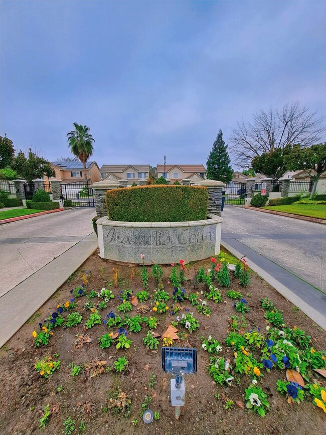 Building Photo - Comfortable 3BR Two-Story Home in Secure Fresno Community!