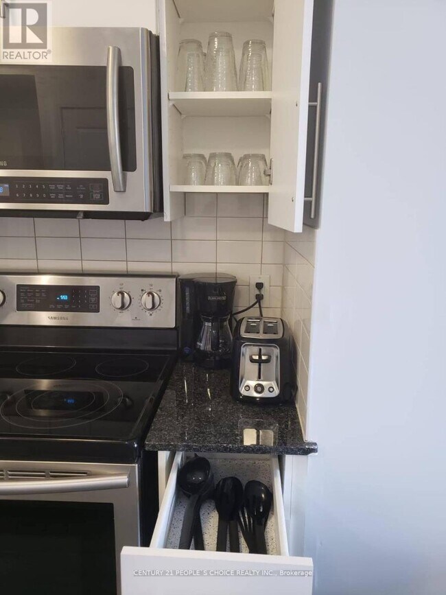 Building Photo - 330 Burnhamthorpe Rd W