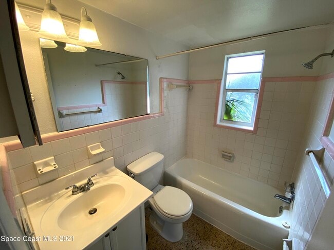 Building Photo - 115 Pierce Ave