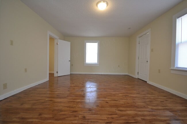 Building Photo - 3 Bed 2 Bath Home in Bolivar! Call Quick!