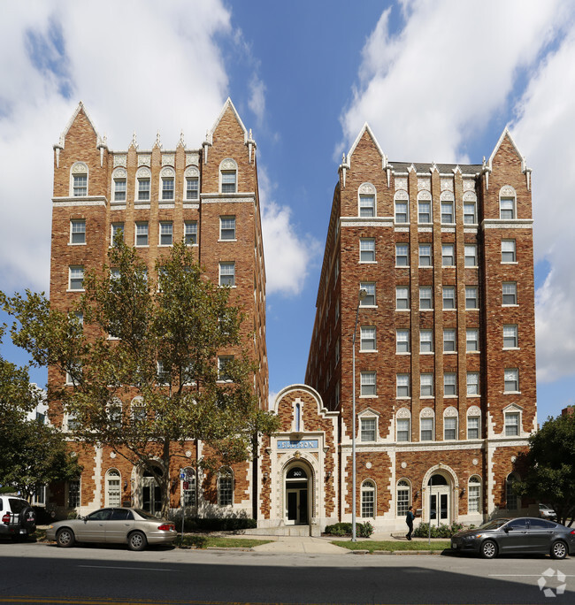 Beautiful Historic Building - Ellison Apartments