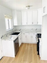 Building Photo - 5752 Vineland Ave