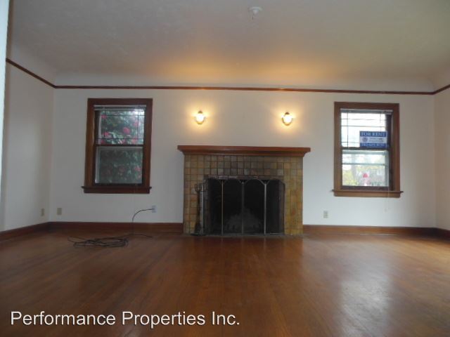 Building Photo - 1035 NE Siskiyou St