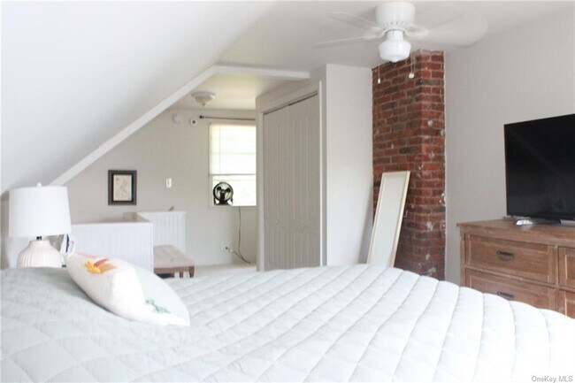 Foto del edificio - 348 Warburton Ave