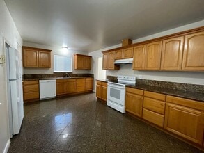 Building Photo - 2649 Aramon Dr