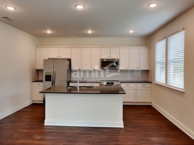 Building Photo - 4010 Chivalry Dr