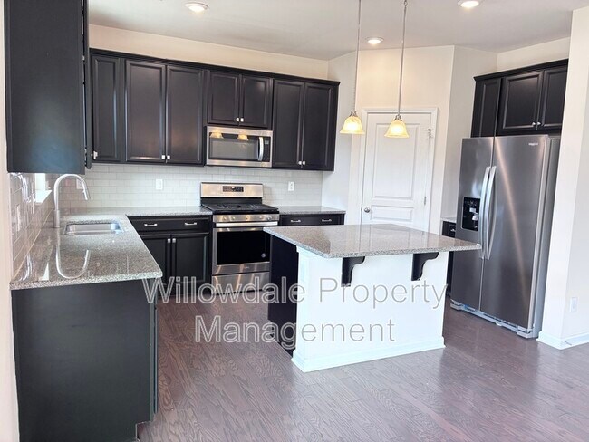Foto del edificio - 229 Willow Grove Ln