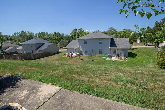 Foto del edificio - 1413 N Frideriki Dr