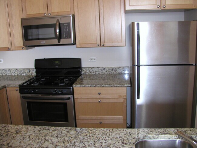 Foto del edificio - 4520 W Irving Park Rd