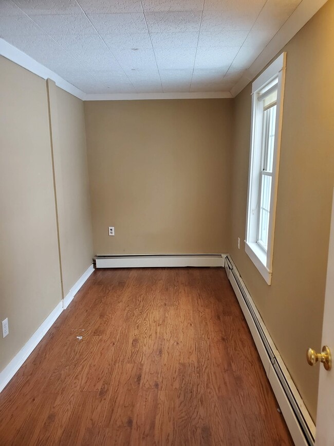 Building Photo - 58 Burnham St