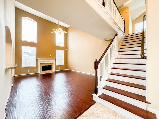 Foto del edificio - 4806 Lakefront Terrace Ct