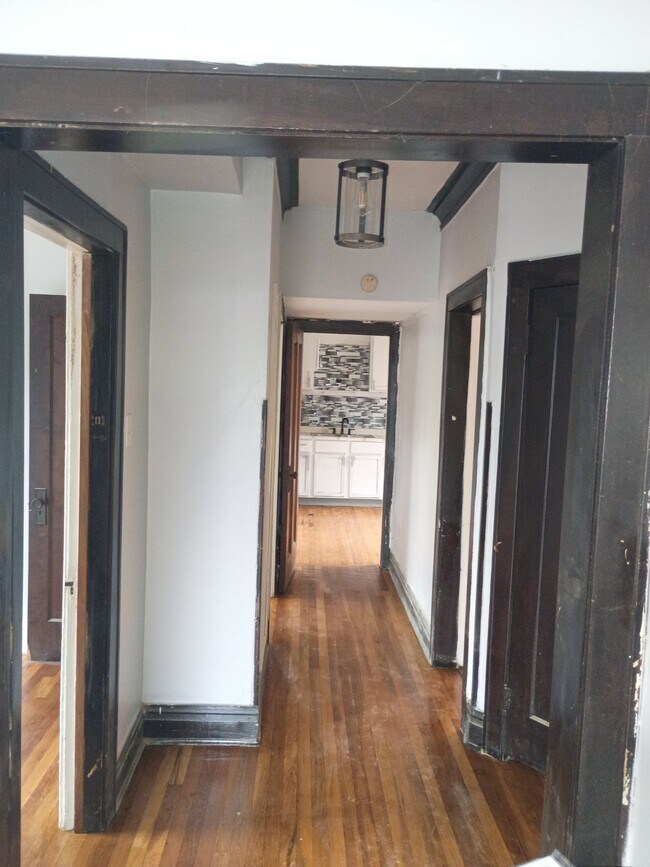 Photo - 611 E 76th St (Chicago, IL) Apartment