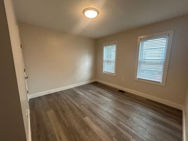 Building Photo - 48 Oxford Cir