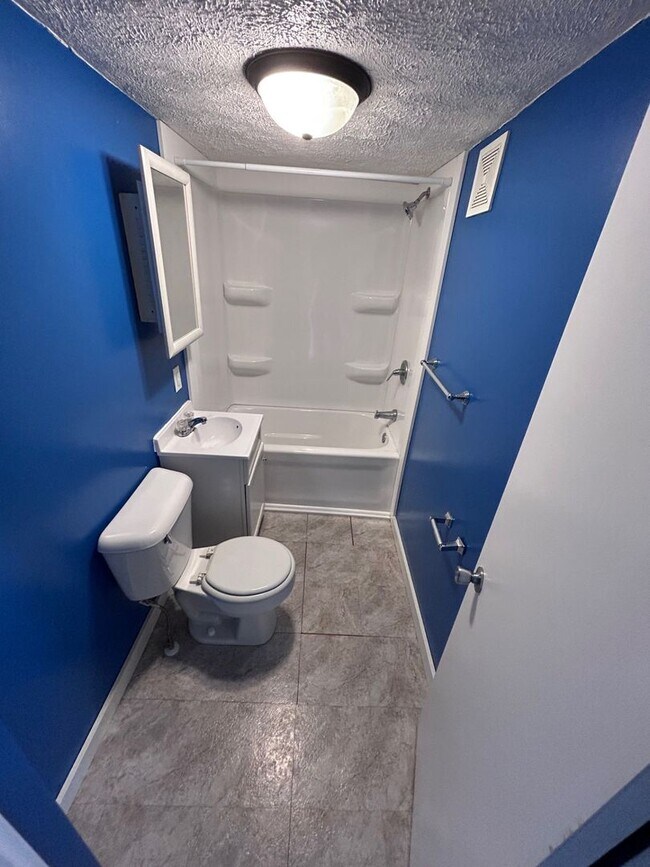 90 E Mark St Unit 2, Sparta, MI 49345 Room for Rent in Sparta, MI