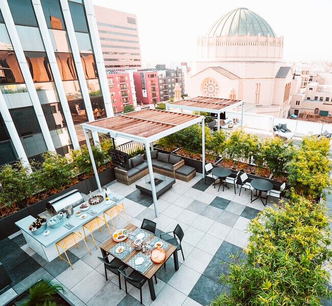 Luna Apartments in Los Angeles, CA